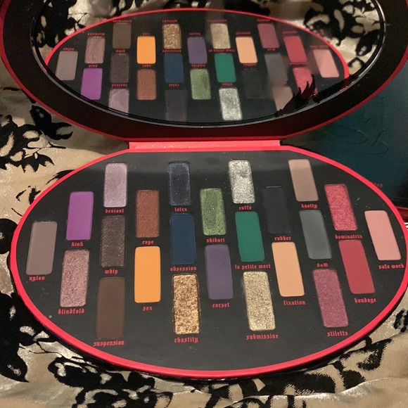 Kat Von D ➖FETISH➖ Palette - Picture 2 of 5